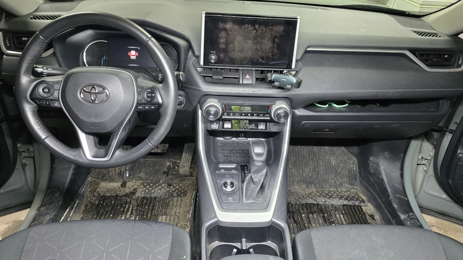 SUV cabin and floors before detailing